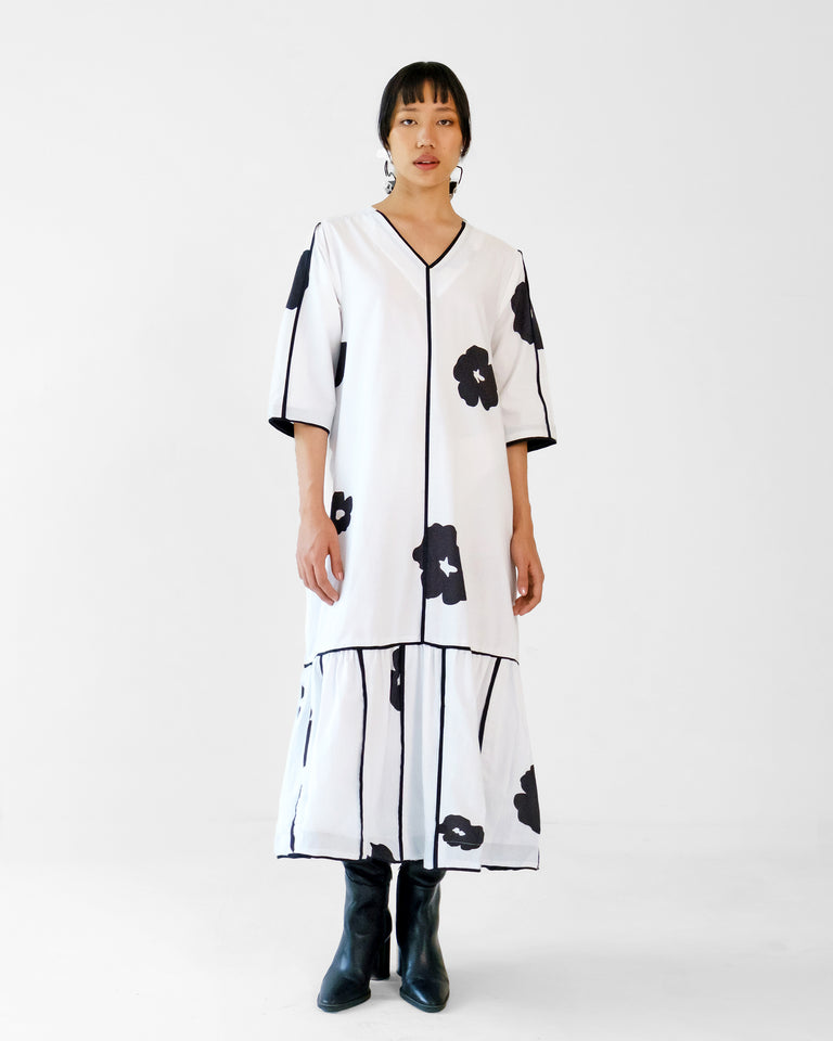 Load image into Gallery viewer, Sylvanmere Floral Dress - B & W
