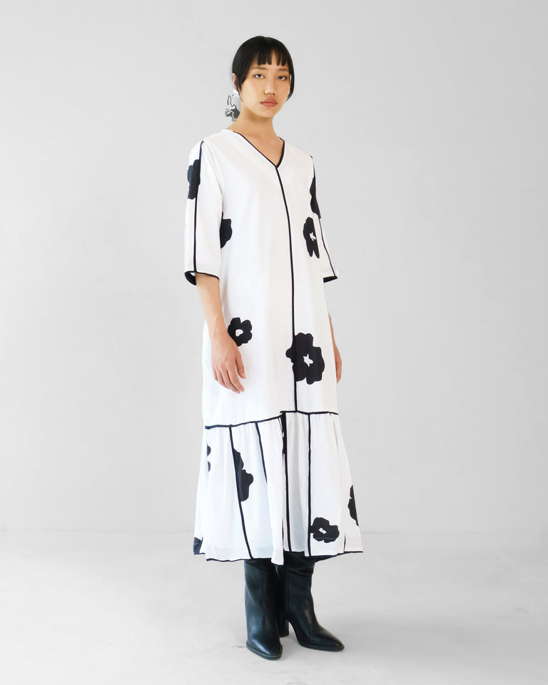 Load image into Gallery viewer, Sylvanmere Floral Dress - B & W