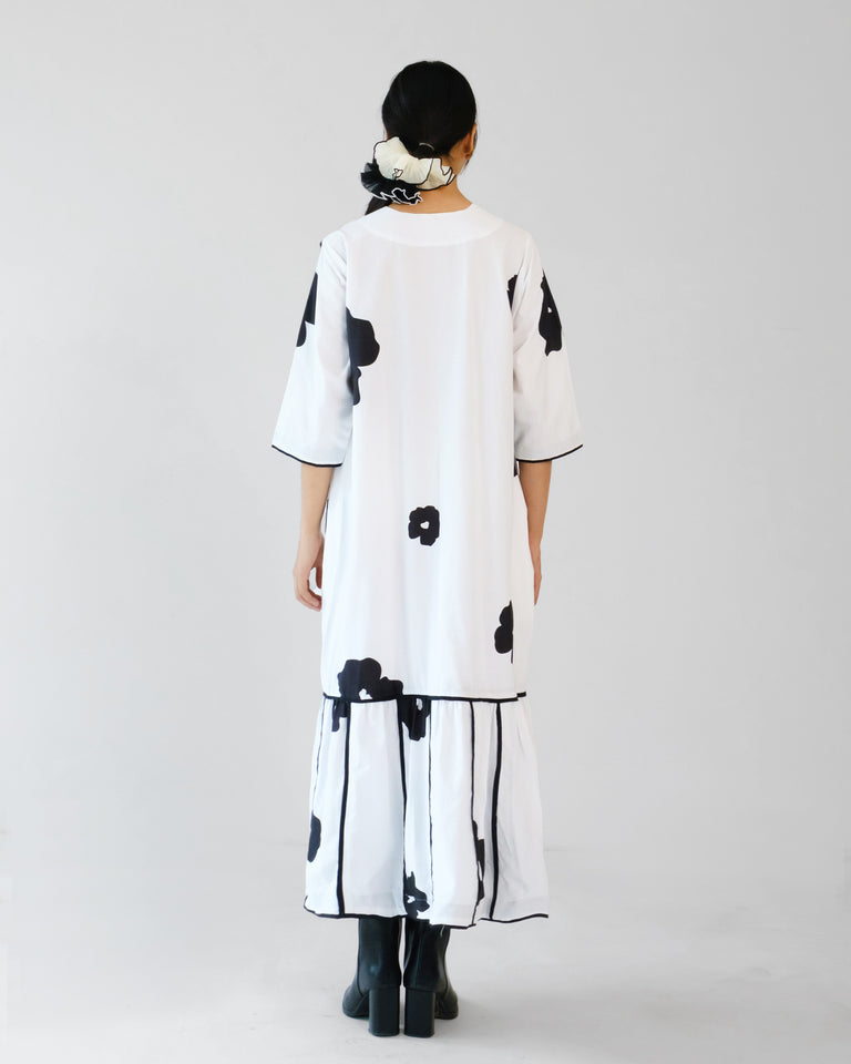 Load image into Gallery viewer, Sylvanmere Floral Dress - B & W